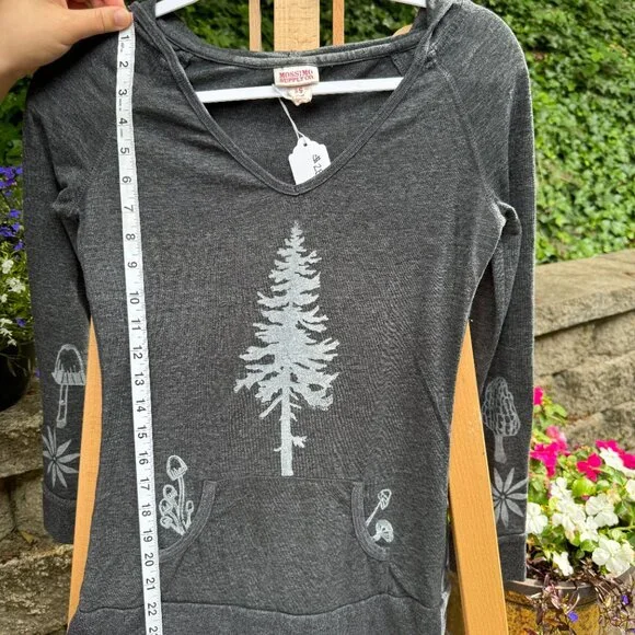 Hand-Printed Forest Hoodie – Evergreen Tree & Mushroom Design – Charcoal Gray, S - Picture 8 of 9